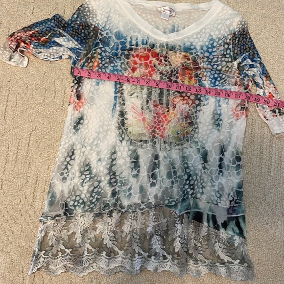 Gorgeous V-neck asymmetrical sheer over printed lining, scalloped lace bottom XL - Picture 6 of 10